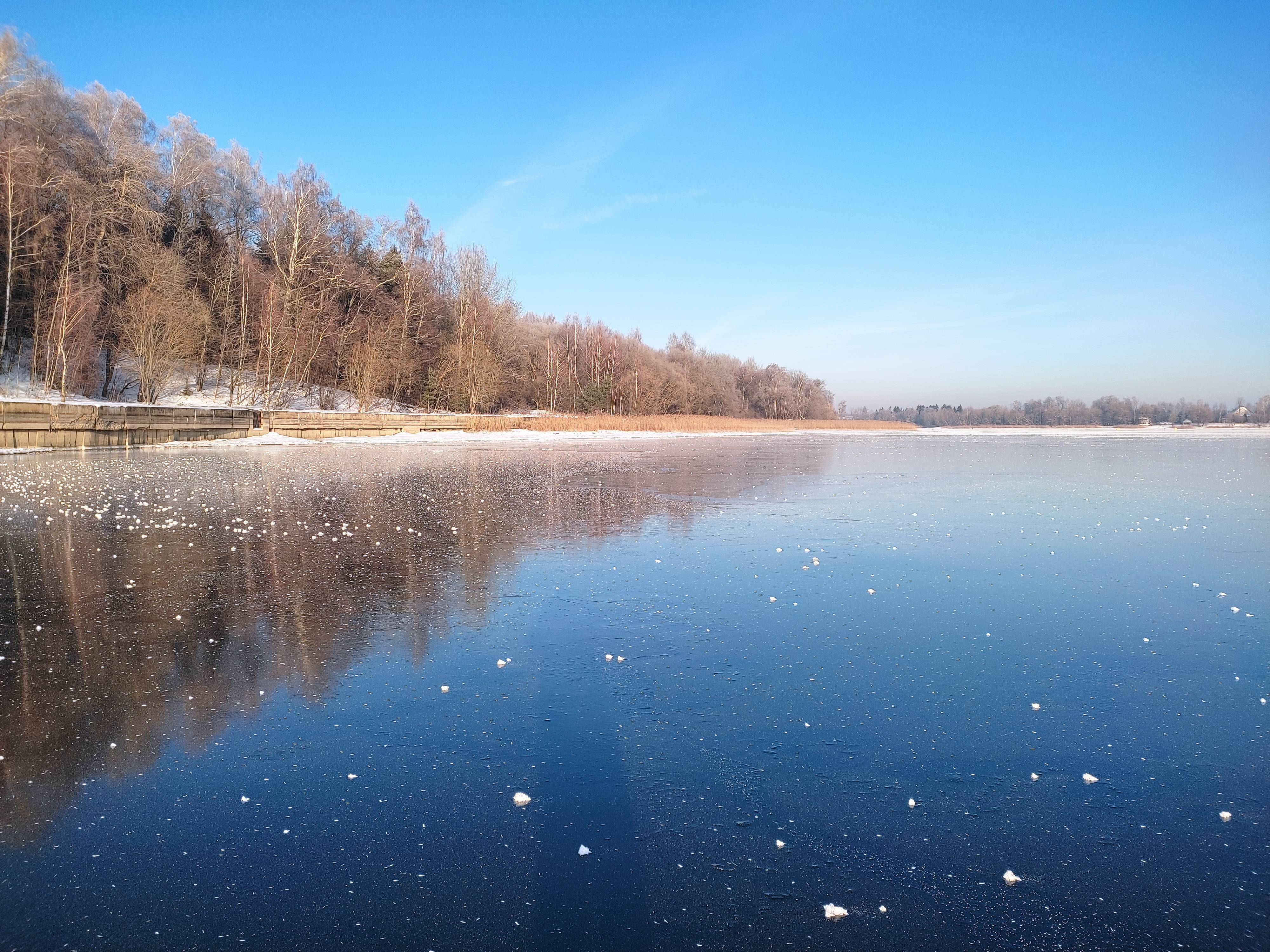 Истринское водохранилище преобразилось до неузнаваемости | 03.12.2022 |  Истра - БезФормата